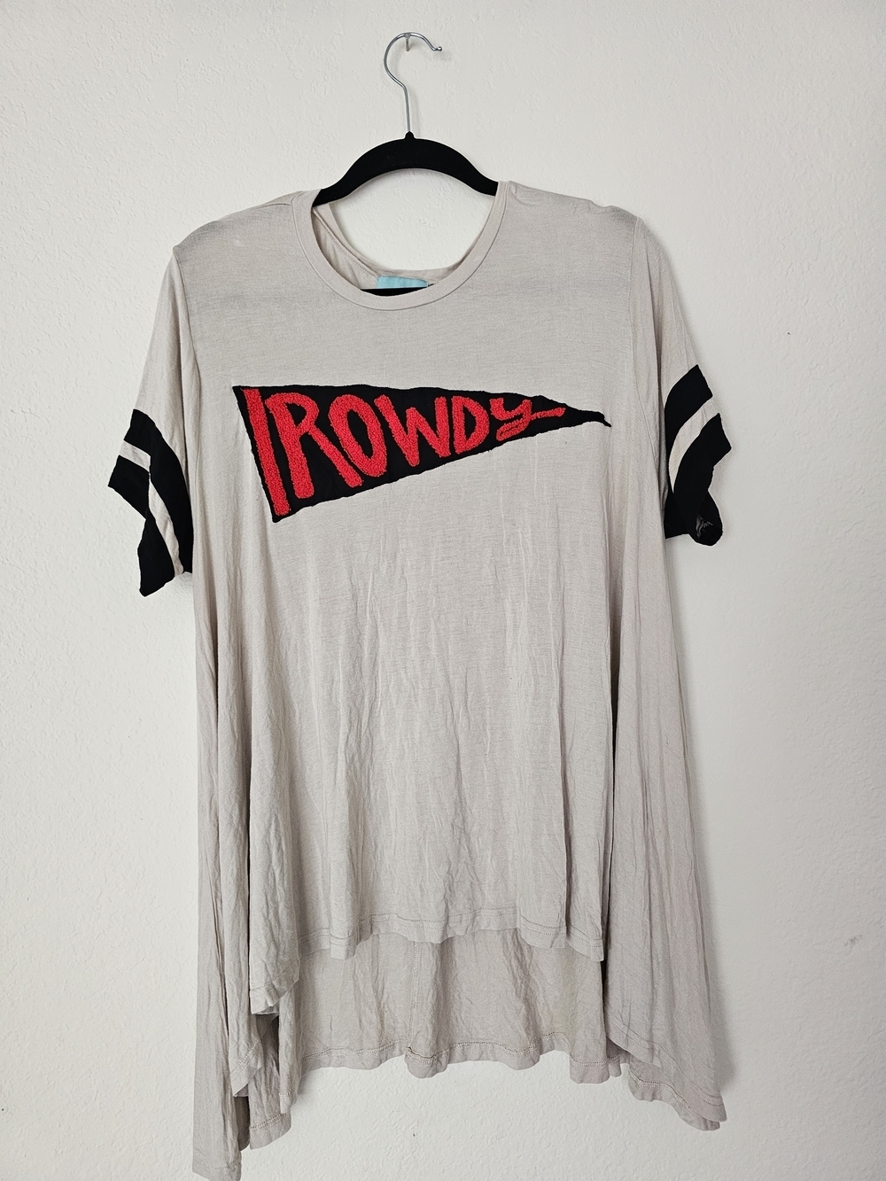 Judith March Beige Tee with Red and Black Pennant Graphic
